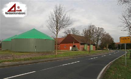 Kompaktlösung auf einem Bauernhof: Niedersachsen ist bundesweit führend beim Betrieb von Biogasanlagen. Das aktuelle Bild zeigt eine Anlage auf einem Bauernhof in Brandlecht bei Nordhorn.